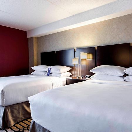 Delta Hotels by Marriott Fargo Exteriör bild